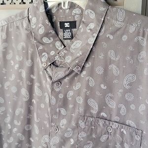 DC Shoes grey paisley button-up in EUC